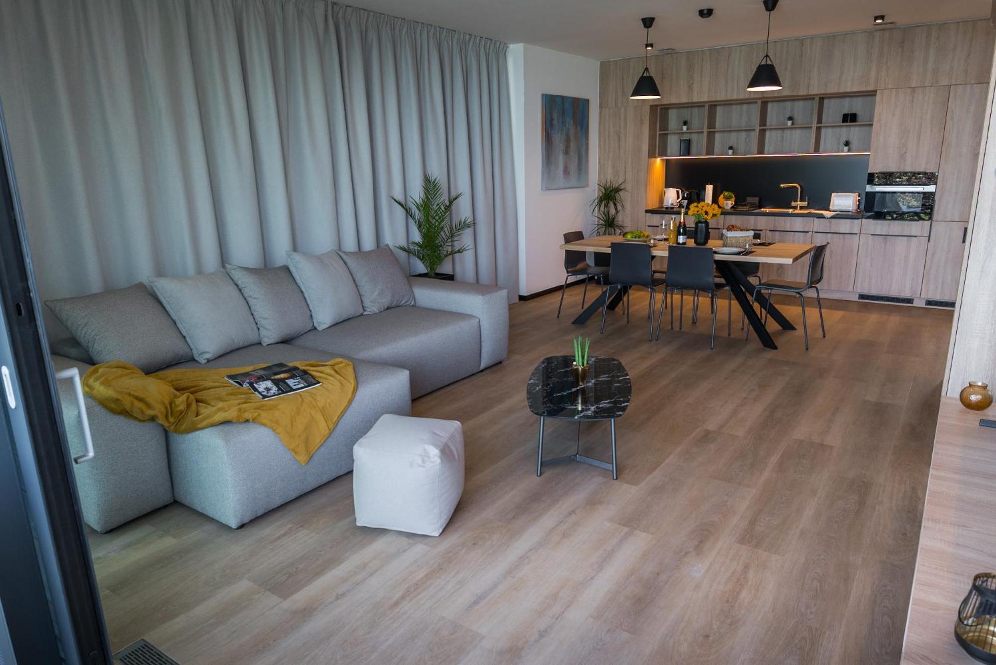 Bj81 Suite Hotel Шиофок Экстерьер фото