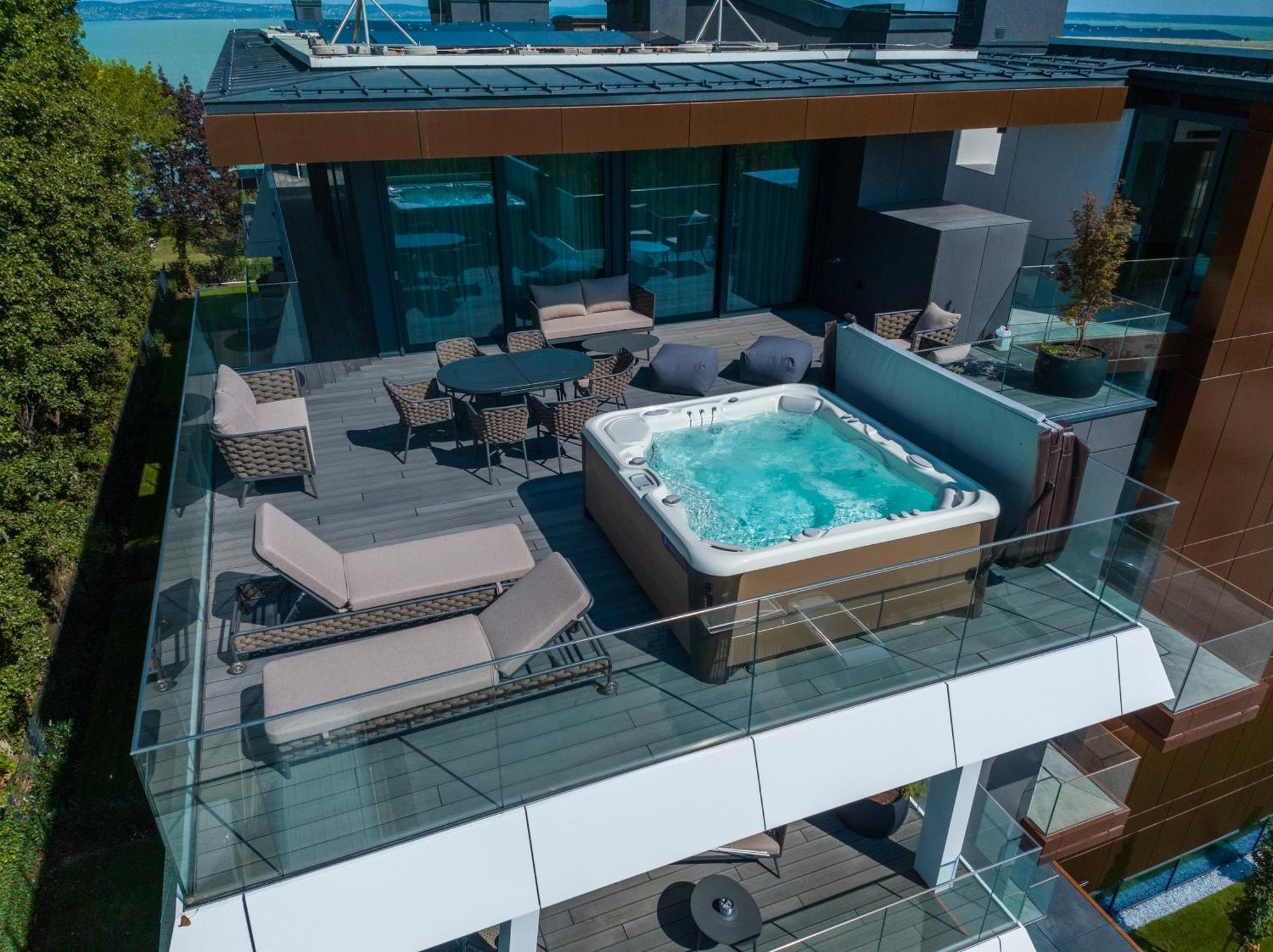 Bj81 Suite Hotel Шиофок Экстерьер фото