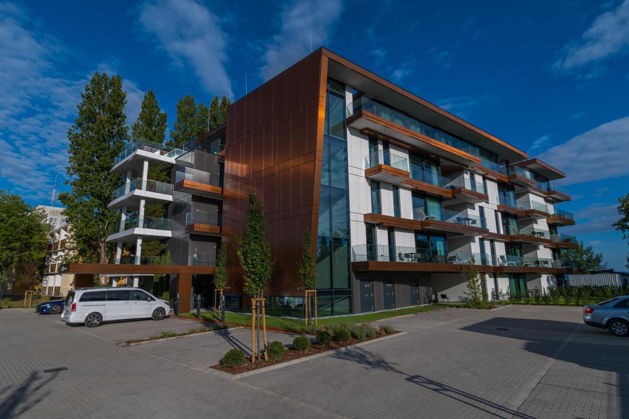 Bj81 Suite Hotel Шиофок Экстерьер фото
