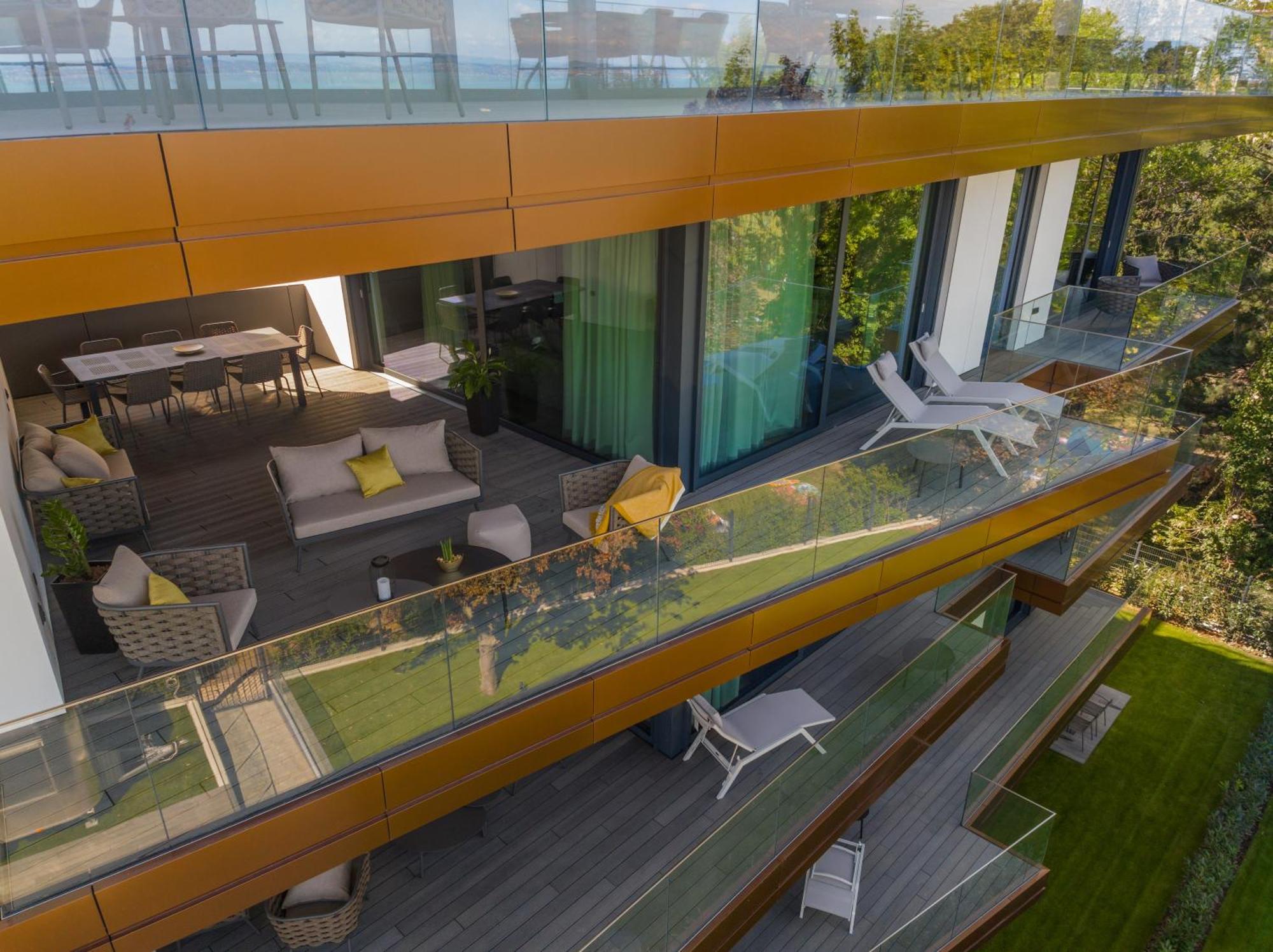 Bj81 Suite Hotel Шиофок Экстерьер фото