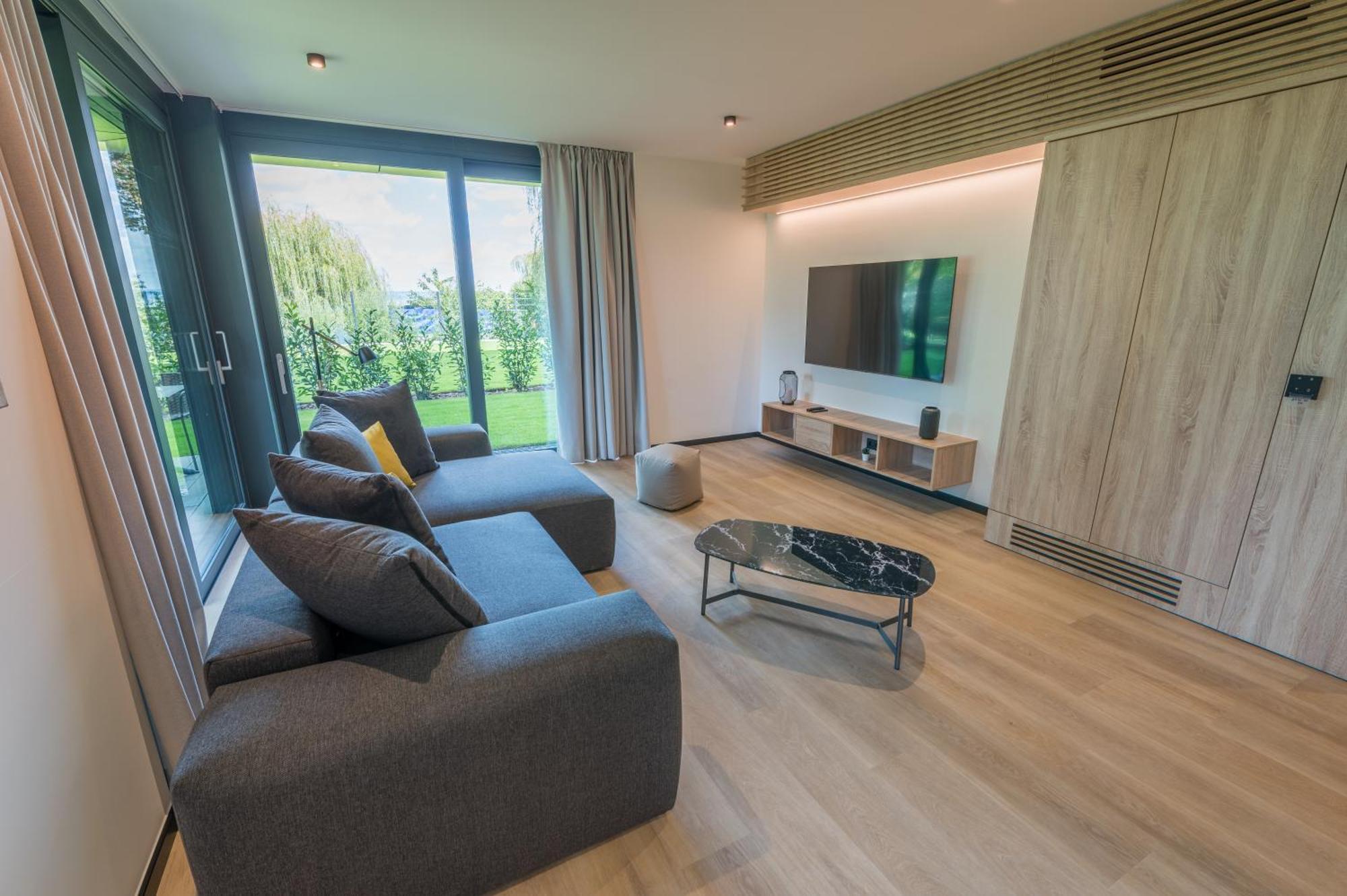 Bj81 Suite Hotel Шиофок Экстерьер фото