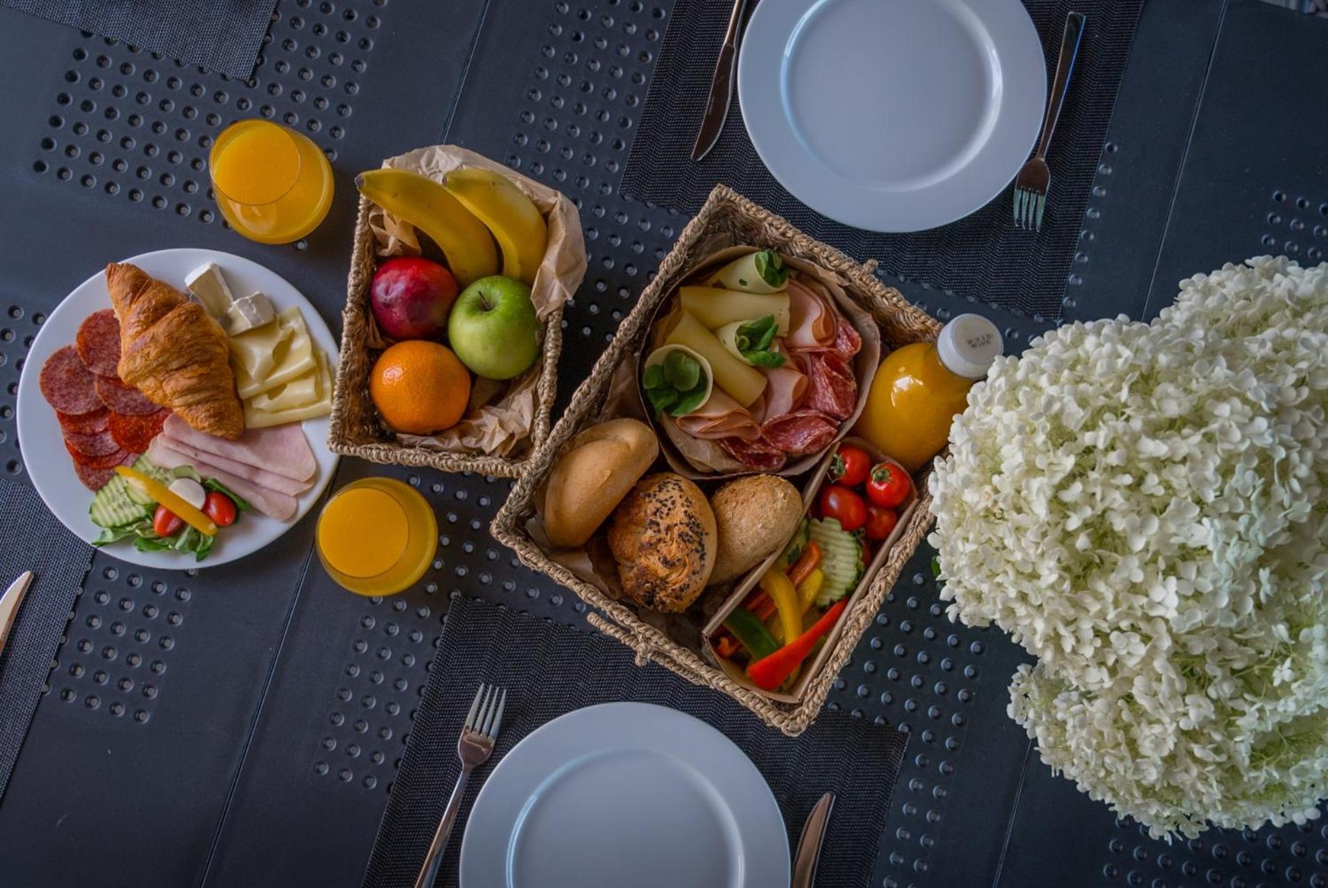 Bj81 Suite Hotel Шиофок Экстерьер фото