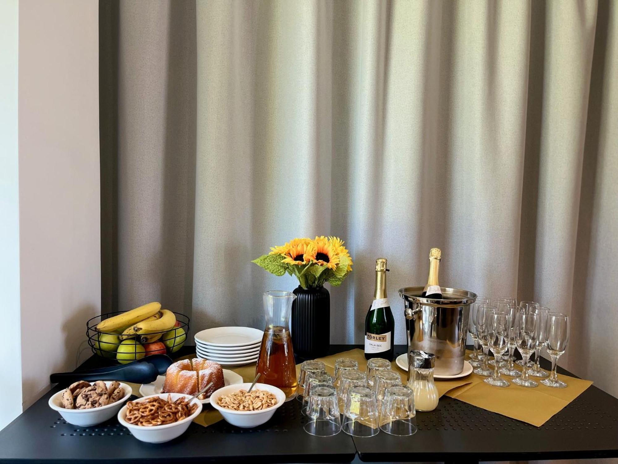 Bj81 Suite Hotel Шиофок Экстерьер фото